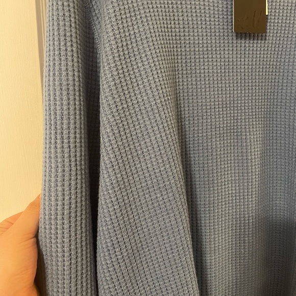 H&M !!NEVER WORN!! Sweater. - Picture 4 of 4